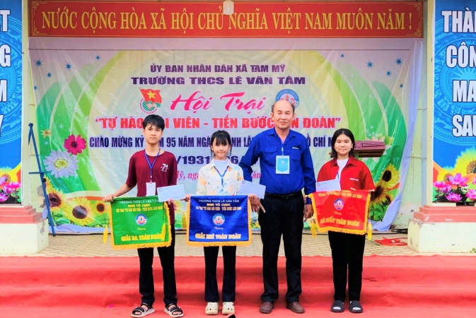 Trường THCS Lê Văn Tâm tổ chức Hội trại với chủ đề “Tự hào Đội viên - Tiến bước lên Đoàn”