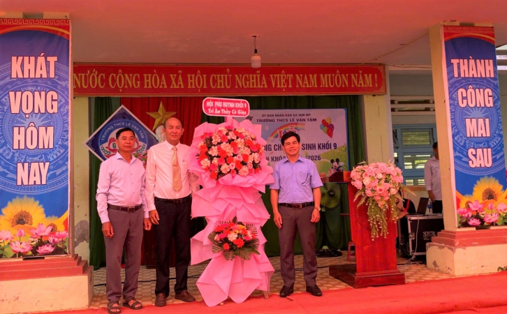 TRƯỜNG THCS LÊ VĂN TÂM TỔ CHỨC LỄ TRI ÂN VÀ RA TRƯỜNG CHO HỌC SINH KHỐI 9 NIÊN KHOÁ 2022-2023